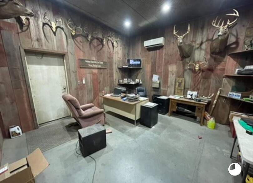 More Photos Of 523 Business Parkway rd, Falls City Manufacturing For Sale