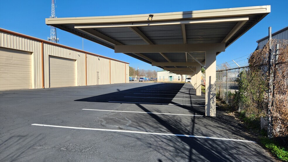 More Photos Of 1304 W Industrial Blvd, Round Rock Light Distribution For Sale