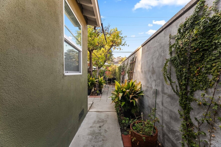 More Photos Of 1717 E Chevy Chase Dr, Glendale Multifamily For Sale