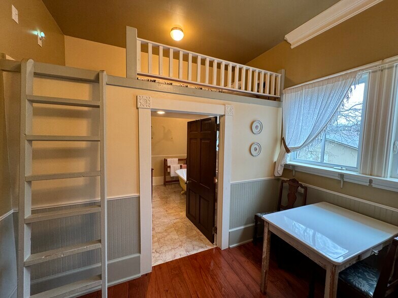 More Photos Of 224 W Chickasaw St, Tahlequah Hospitality For Sale