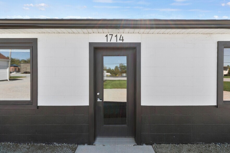 More Photos Of 1712-1714 Findlay Rd, Lima Office For Lease