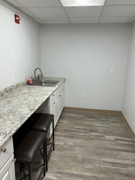 More Photos Of 38 Milton Rd, Rochester Manufacturing For Lease