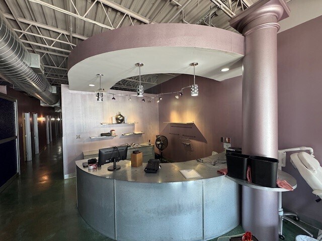 More Photos Of 505 S Mattis Ave, Champaign Storefront Retail Residential For Lease