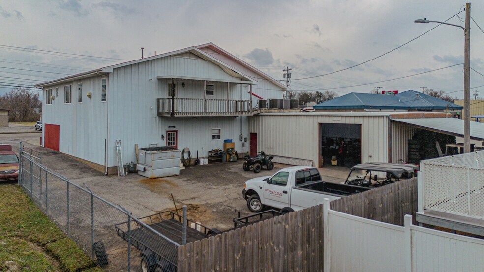 More Photos Of 1014 W Main St, Princeton Freestanding For Sale