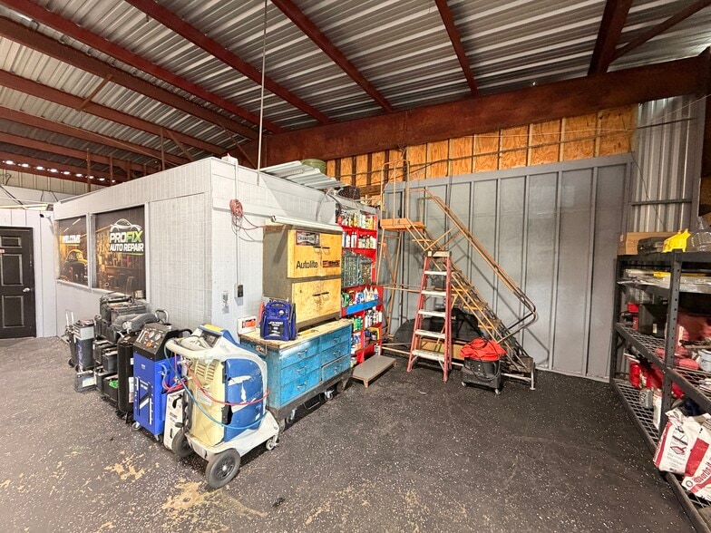 More Photos Of 5100 34th St N, Saint Petersburg Auto Repair For Sale