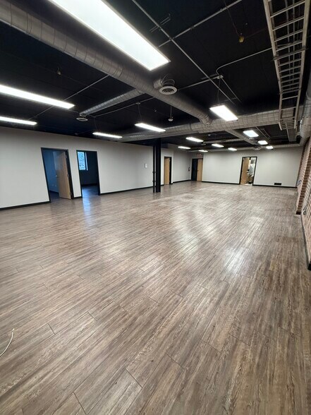 More Photos Of 929 Childs St, Wheaton Warehouse For Lease