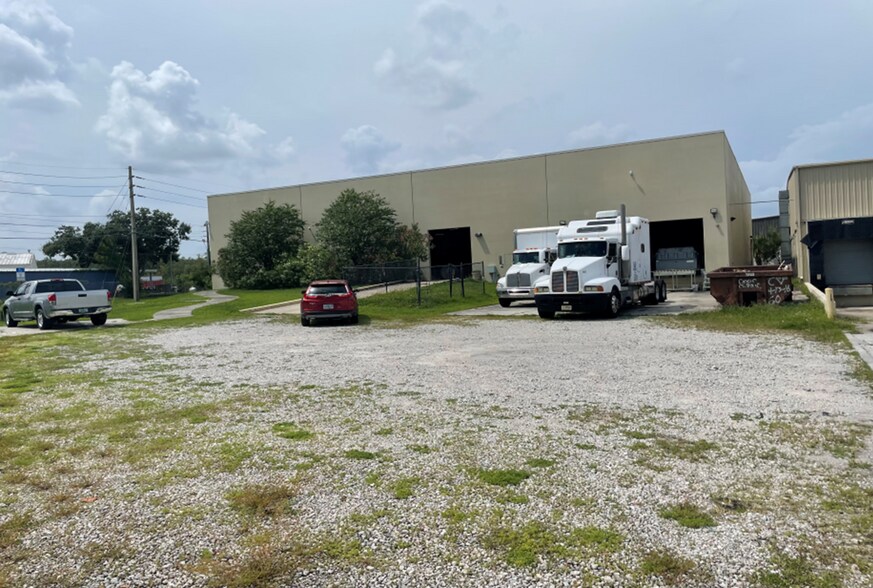 More Photos Of 3855 St. Valentine Way, Orlando Manufacturing For Sale