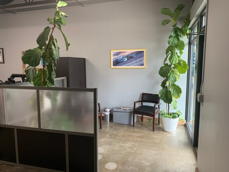 More Photos Of 860 S Church St, Greenville Storefront Retail Office For Lease
