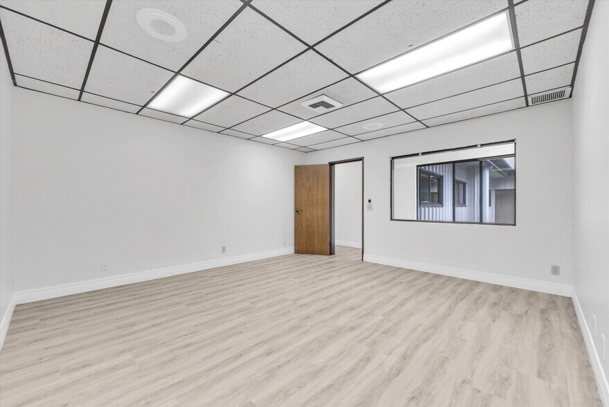 More Photos Of 15384 Arrow Blvd, Fontana Office For Lease