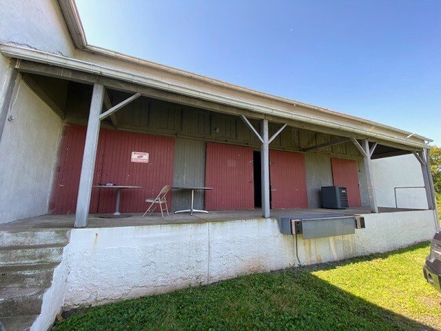 More Photos Of 1862 Tollgate Rd, Palm Warehouse For Lease
