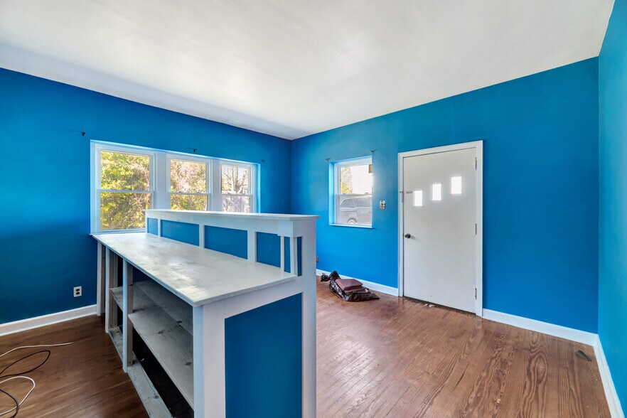More Photos Of 2107 Harrison Ave, Wilmington Light Distribution For Sale