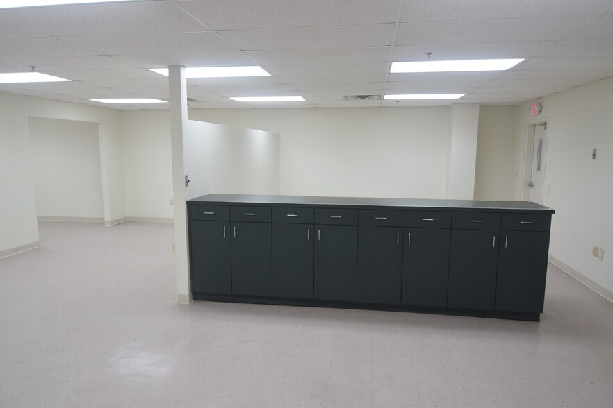 More Photos Of 13770 Automobile Blvd, Clearwater Distribution For Lease