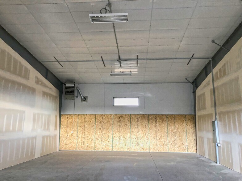 More Photos Of 64415 Strickler Ave, Bend Warehouse For Lease