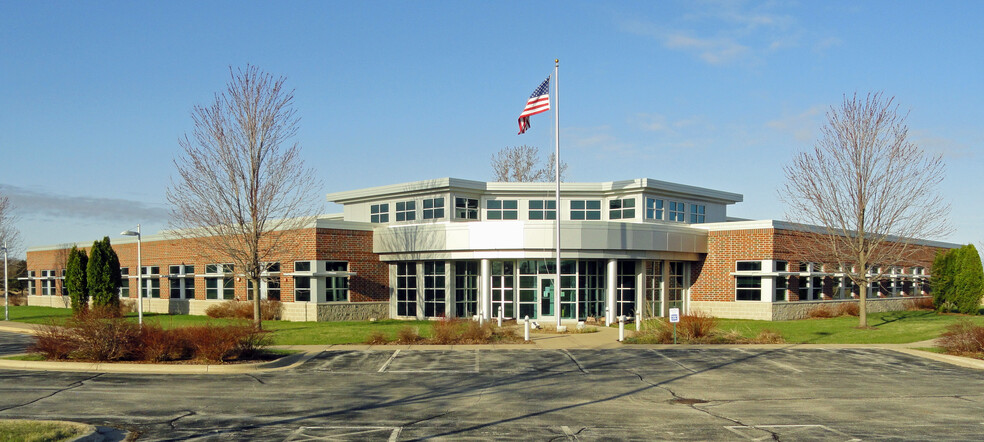 Primary Photo Of 2571 S Hemlock Rd, Green Bay Coworking Space