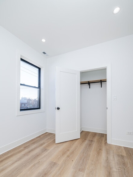 More Photos Of 2941 W Wilcox St, Chicago Apartments For Sale