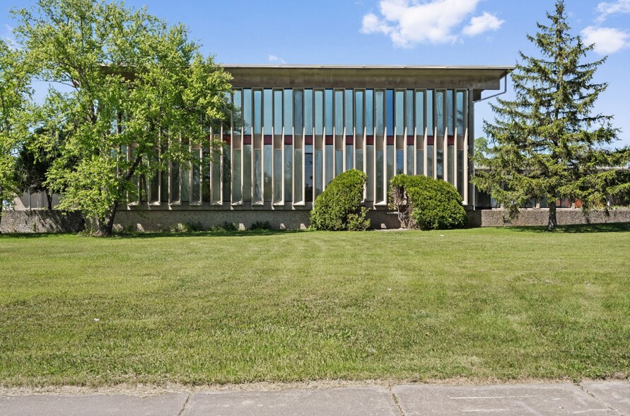 More Photos Of 80-90 North St, Park Forest Manufacturing For Lease