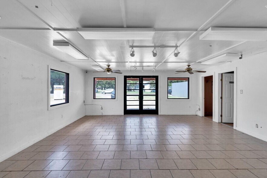 More Photos Of 402 N 3rd St, Wortham Freestanding For Sale