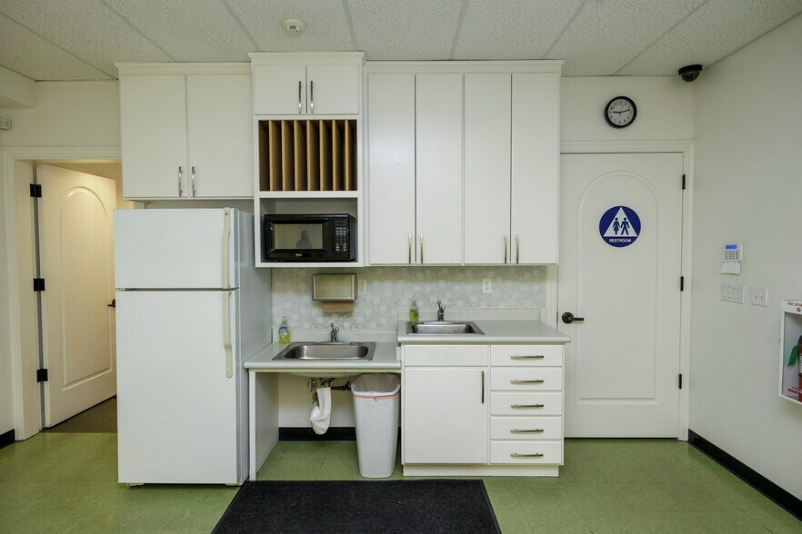 More Photos Of 918 10th St, Modesto Storefront Retail Office For Sale