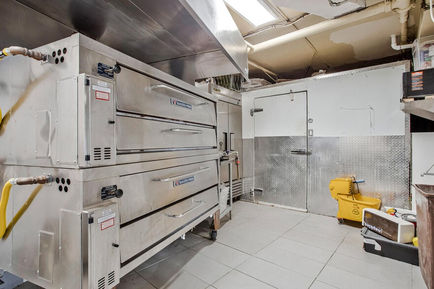 More Photos Of 81 Main St, Annapolis Restaurant For Sale