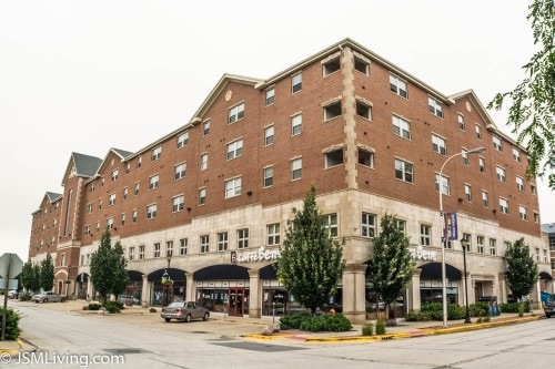 More Photos Of 700 S Gregory St, Urbana Apartments For Lease