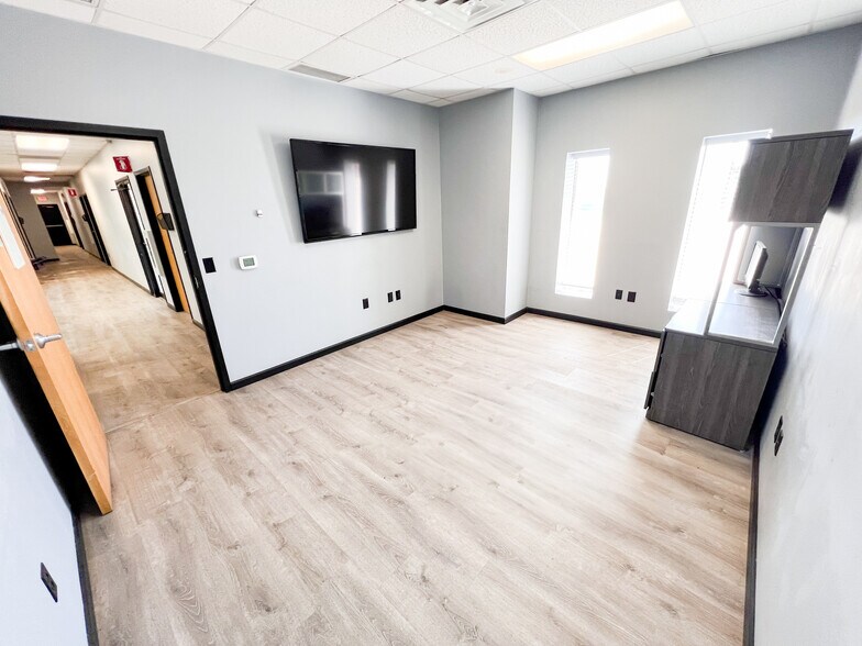 More Photos Of 3201 W Murphy St, Odessa Warehouse For Sale