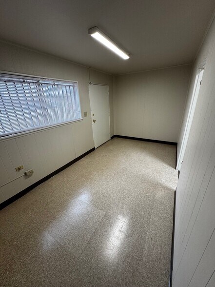 More Photos Of 230 S Motor Ave, Azusa Warehouse For Lease