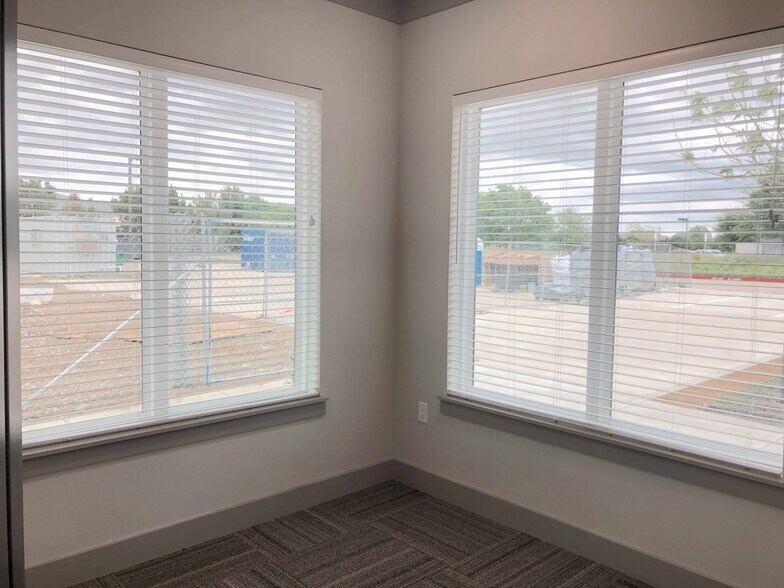 More Photos Of 1312 W Exchange Pky, Allen Medical For Lease