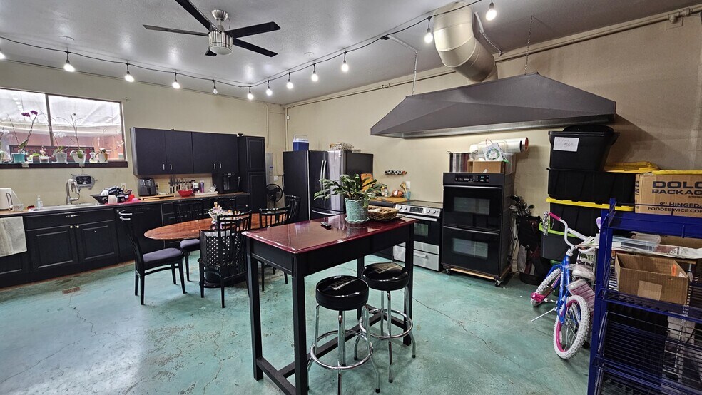 More Photos Of 537 14th St, Longview Storefront For Sale