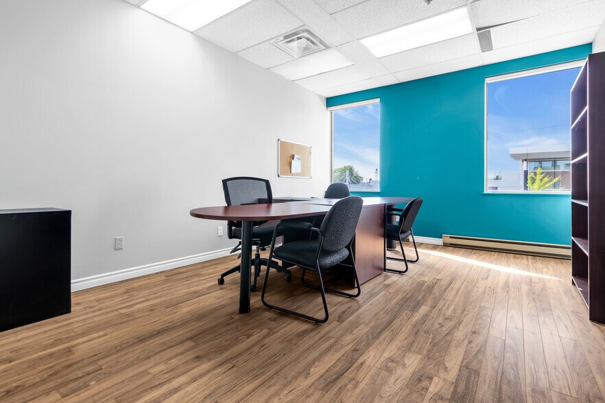 More Photos Of 4890-4898 Boul Taschereau, Longueuil General Retail For Sale