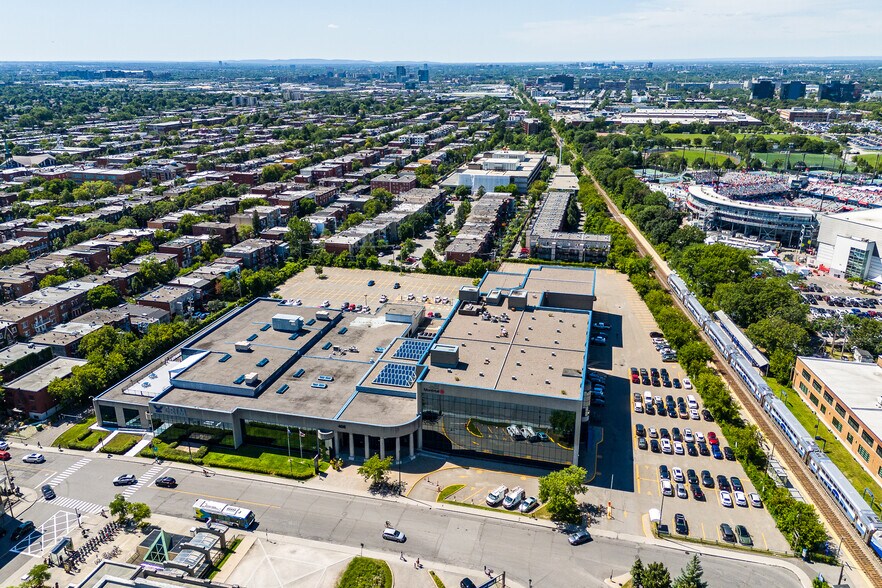 More Photos Of 405 Av Ogilvy, Montréal Office For Lease