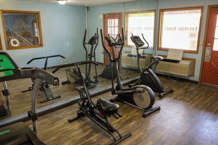 More Photos Of 2137 E Lincoln Way, Wooster Hotel For Sale