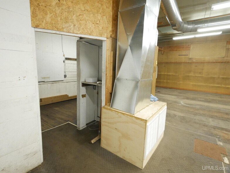 More Photos Of 121 Quincy St, Hancock Storefront Retail Residential For Sale