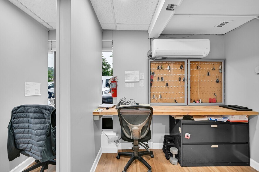 More Photos Of 33 N Morris St, Dover Auto Repair For Sale