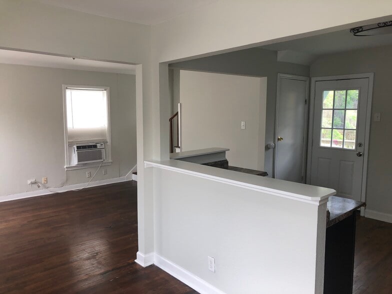 More Photos Of 261 Claremont Ave, San Antonio Multifamily For Sale