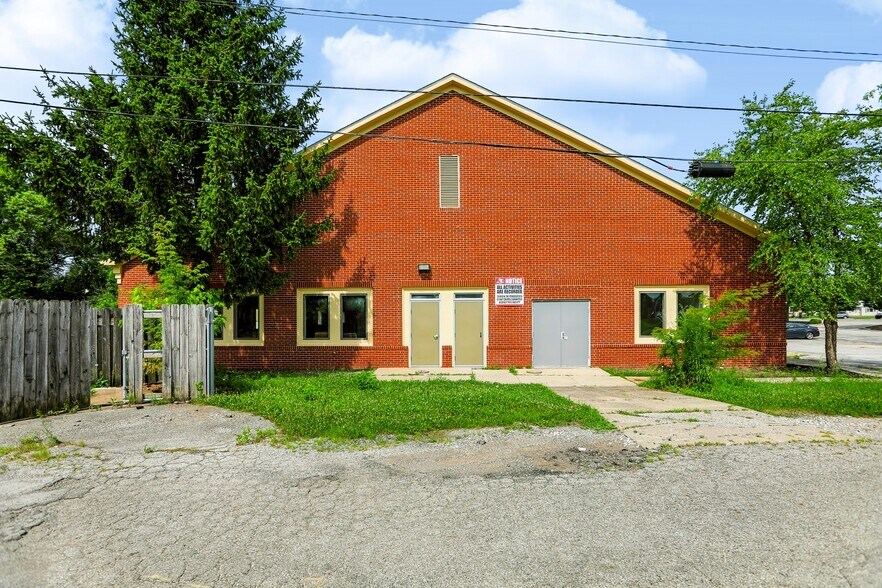 More Photos Of 6635 E 21st St, Indianapolis Office For Sale