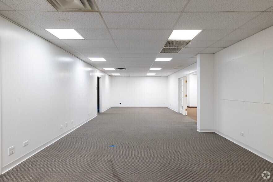 More Photos Of 5744 W Irving Park Rd, Chicago Office Residential For Sale