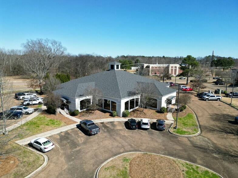 Primary Photo Of 601 Crescent Blvd, Ridgeland Office For Lease