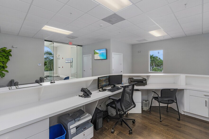 More Photos Of 2200 Broadway, Fort Myers Office For Lease