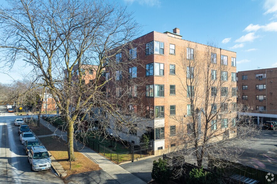 Primary Photo Of 3075 E Cheltenham Pl, Chicago Apartments For Sale