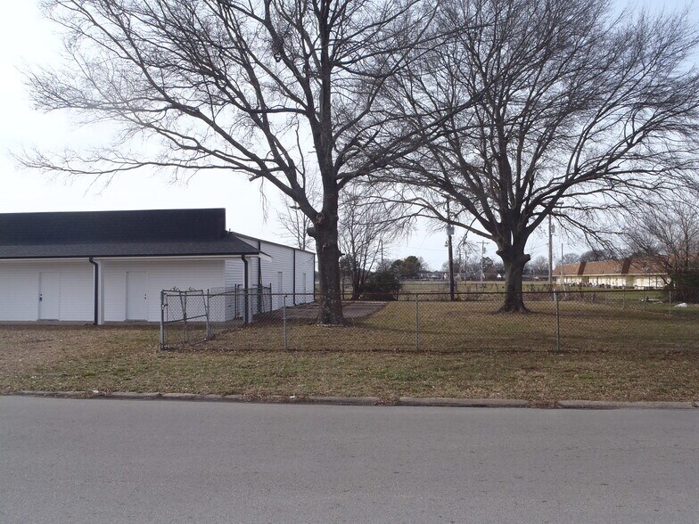 More Photos Of 2025 McLarty Dr, Newport Office For Sale