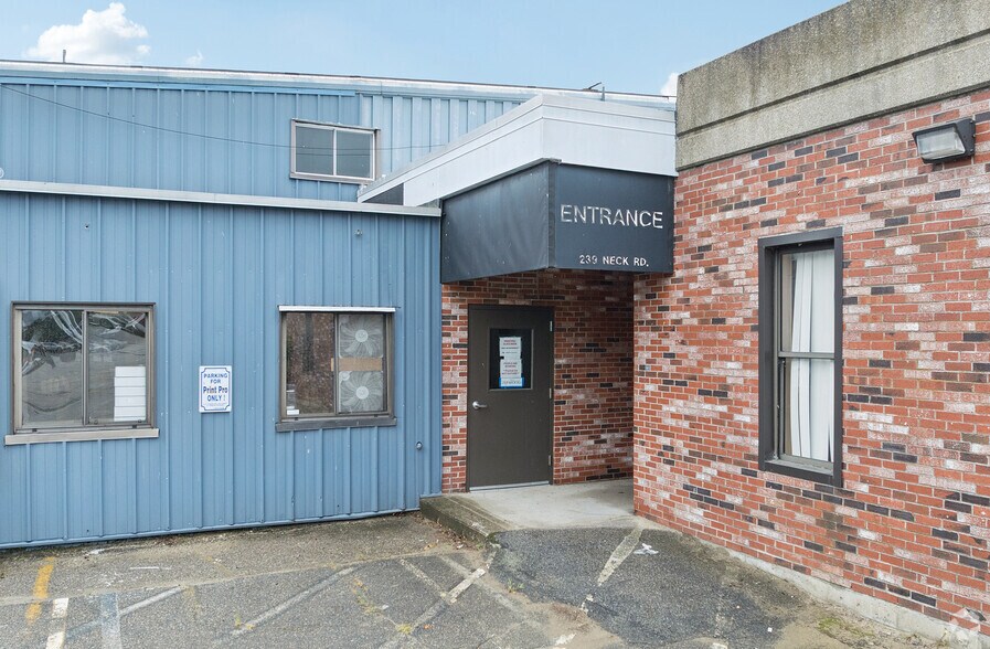 More Photos Of 229-239 Neck Rd, Haverhill Warehouse For Lease