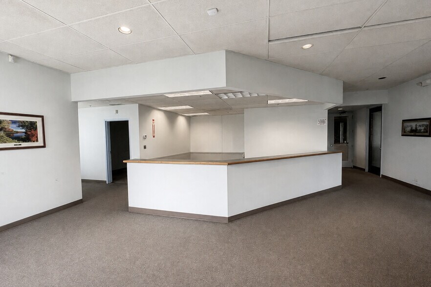 More Photos Of 30 Nutmeg Dr, Trumbull Flex For Lease