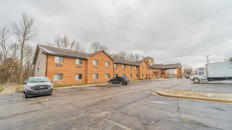 More Photos Of 3005 John Howell Dr, Valparaiso Hotel For Sale