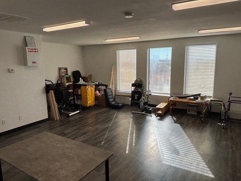 More Photos Of 1306 E Calvada Blvd, Pahrump Office Residential For Lease