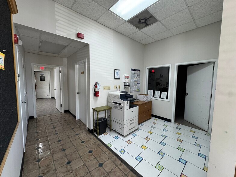 More Photos Of 10505 Maumelle Blvd, Maumelle Warehouse For Lease