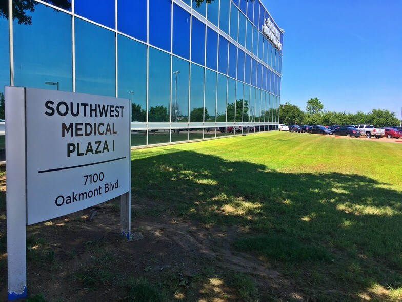 More Photos Of 7100 Oakmont Blvd, Fort Worth Medical For Lease