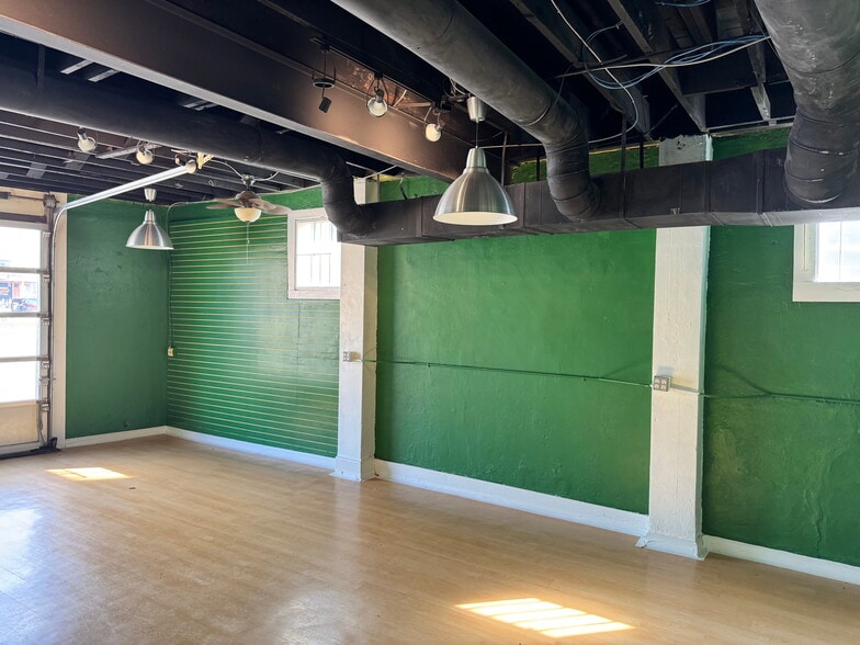 More Photos Of 2753 E College Ave, Decatur Freestanding For Lease