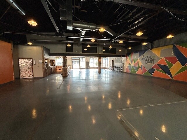 More Photos Of 419 N Walnut St, Bloomington Bar For Sale