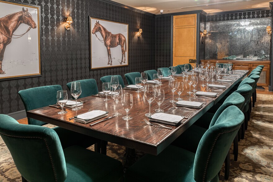 More Photos Of 135 E Baltimore St, Baltimore Restaurant For Lease