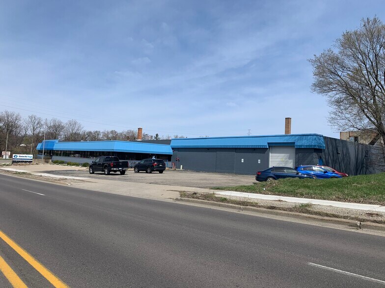 More Photos Of 345 32nd St SW, Wyoming Warehouse For Lease